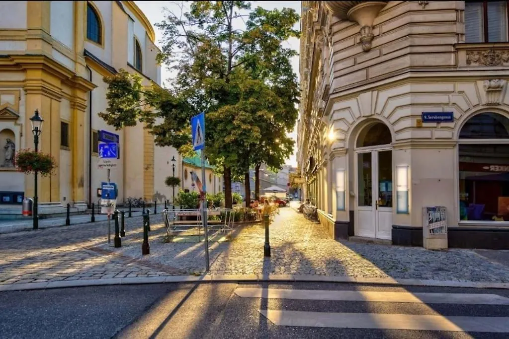 Your Sunny Home Away From Home Wien