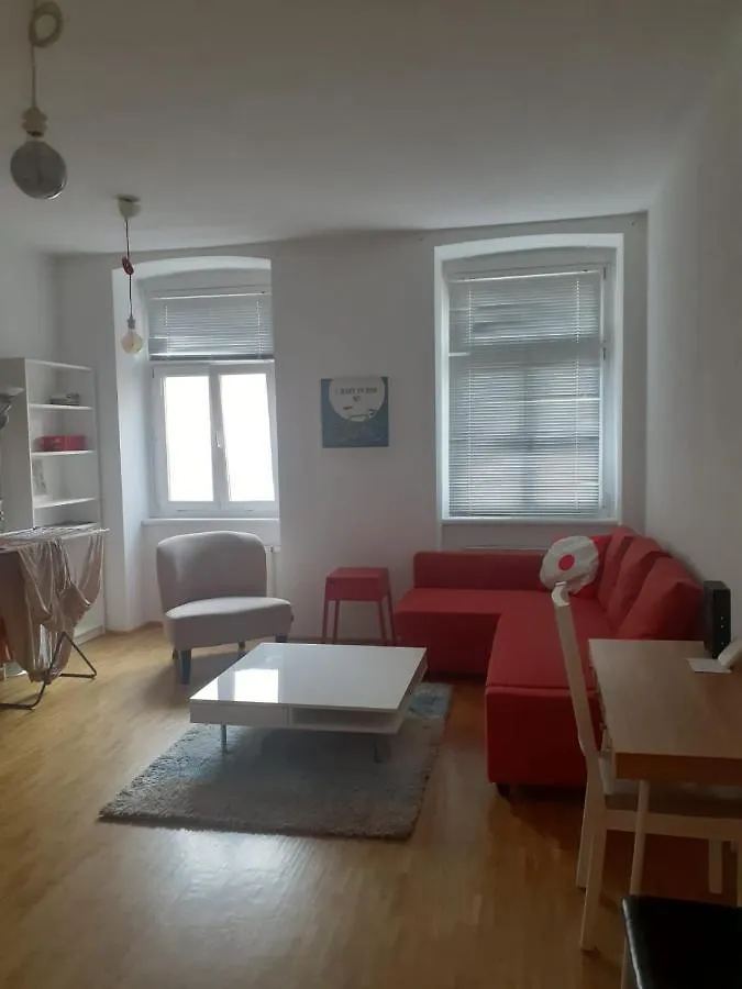 Your Sunny Home Away From Home Wien